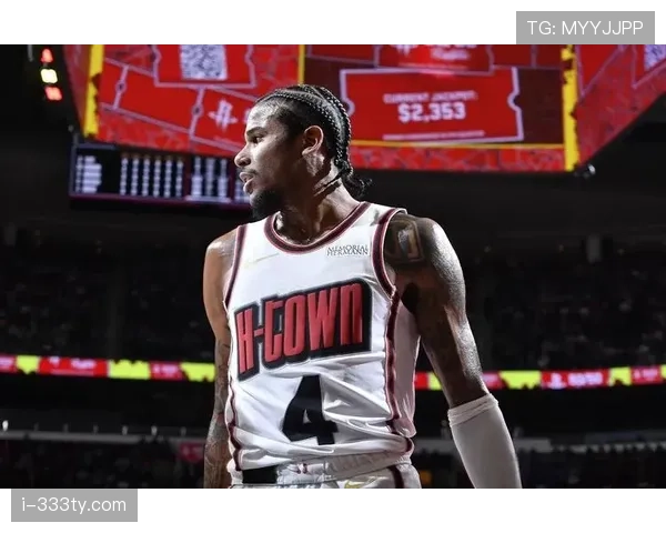 杰伦·格林无球跑动增多拉开空间 投篮效率明显提升