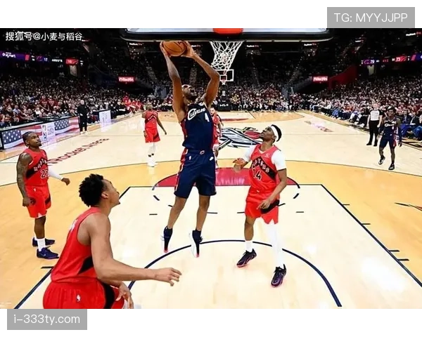 拉希德·华莱士利用挡拆制造多次错位，显著提升球队内线进攻效率